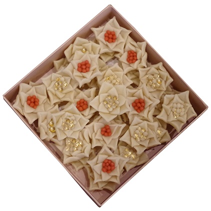 Marsaben (Marzipan de Zouk Flowers), with Edible Gold