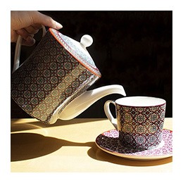 Teapot with Teacup and Saucer, Vagabonde